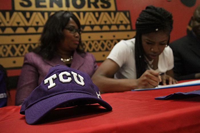 Adeola Akomolafe signs her letter of intent to play basketball at Texas Christian University Nov. 17 in the El Dorado High School cafeteria during a signing ceremony. Photo by Bryan Chavez
