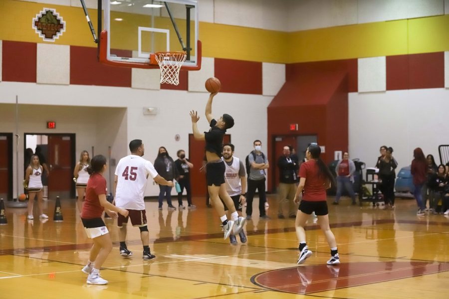 Aztecs school teachers in faculty basketball game